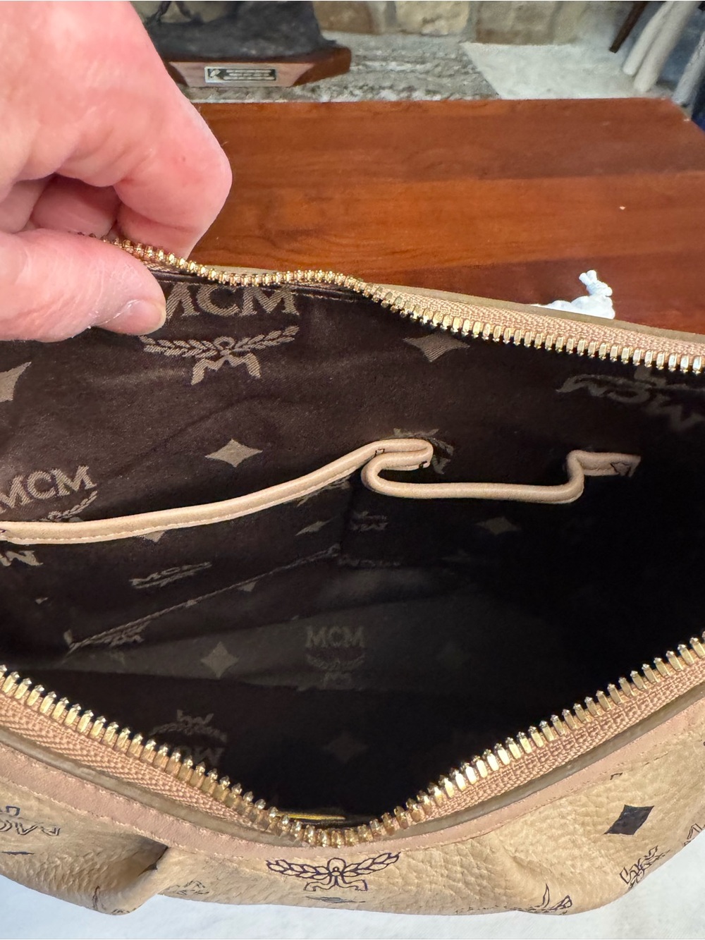 MCM Vintage Visetos 97027 ZipTop Shoulder Bag Tan Leather Gold Hardware NearMint - Picture 11 of 16